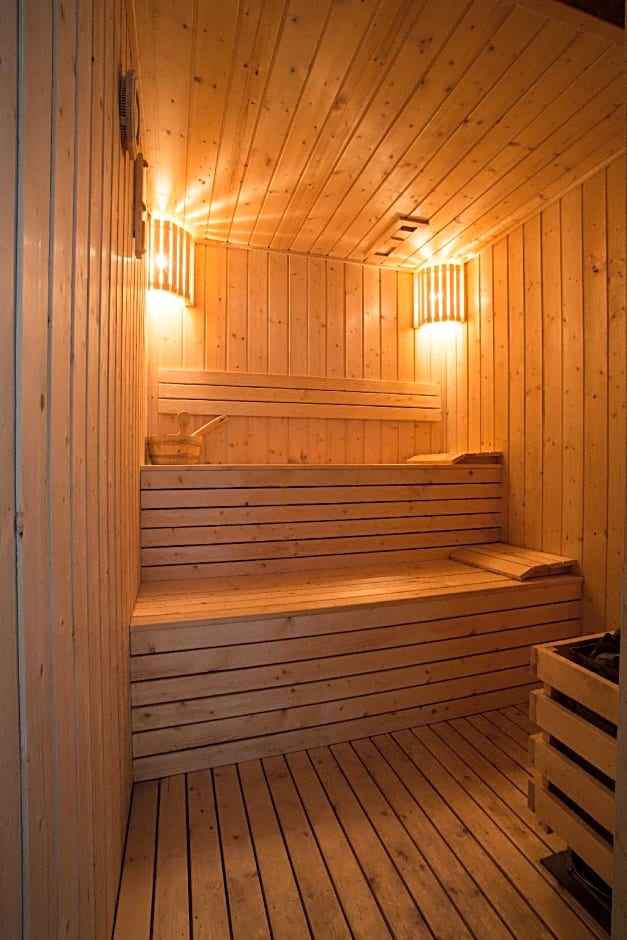 THE ROYAL COURT HOTEL & SPA