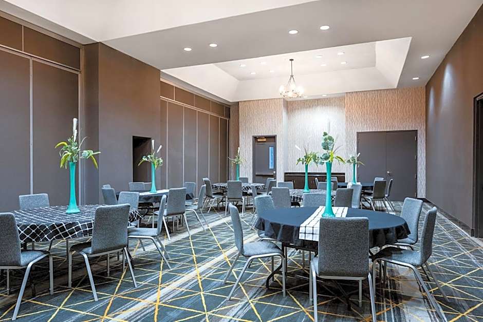 Holiday Inn & Suites Albuquerque Airport by IHG