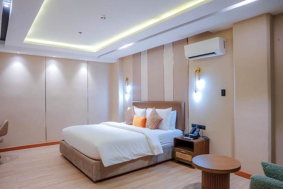 Photo 1 of 10 of Executive Suite
