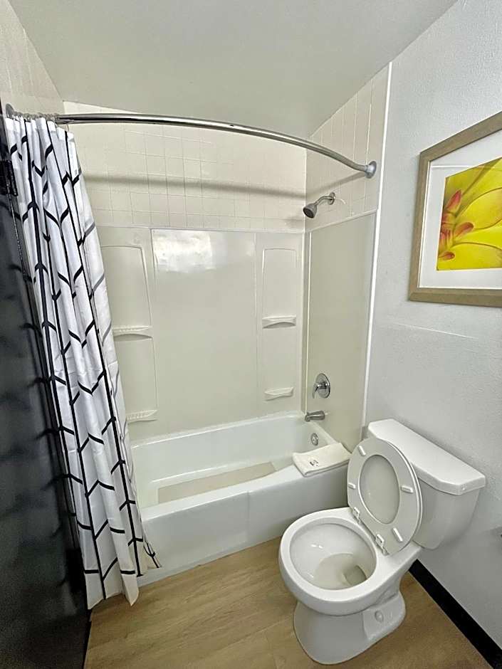 Days Inn by Wyndham Erie