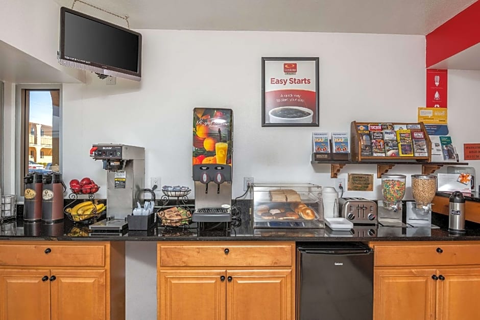 Econo Lodge University