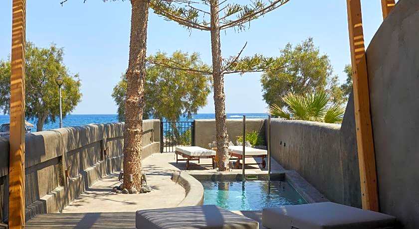 Oscar Beachfront Suites