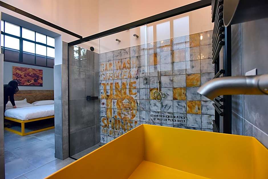 GARAGE47 Storica Officina Meccanica LOFT B&B iN PIENZA