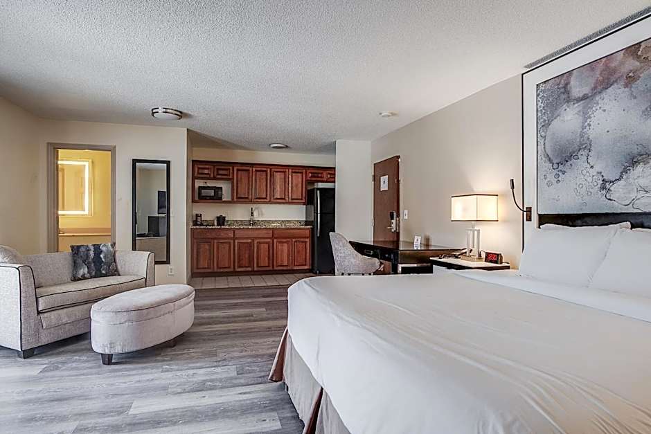 Cottonwood Suites Savannah Hotel & Conference Center