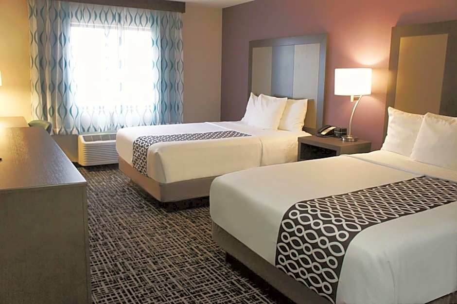 La Quinta Inn & Suites by Wyndham Wichita Airport