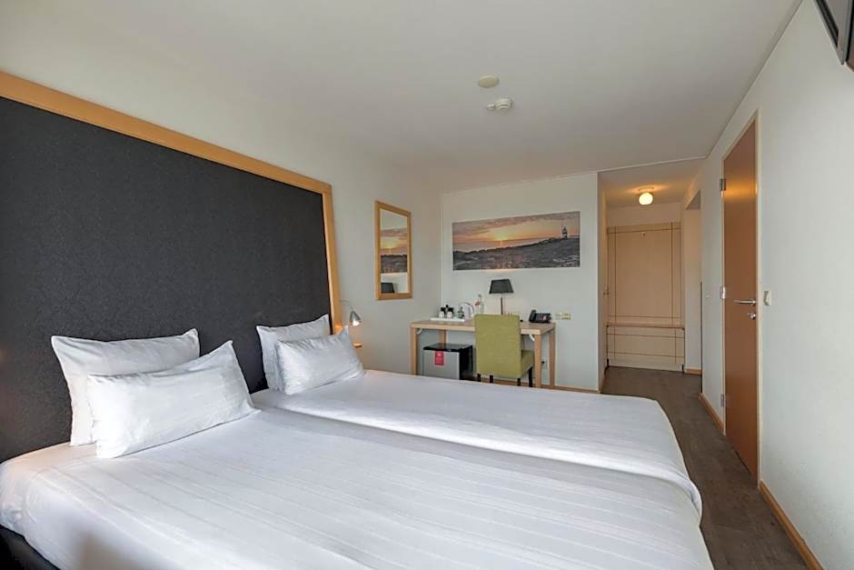 Leonardo Hotel IJmuiden Seaport Beach