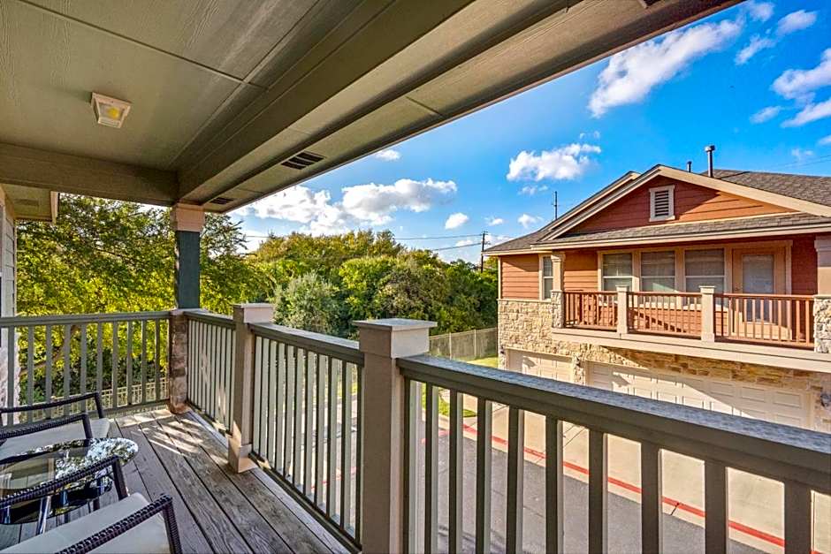 Quaint 2BD2B Condo* Fully Furnished*Amazing Patio*