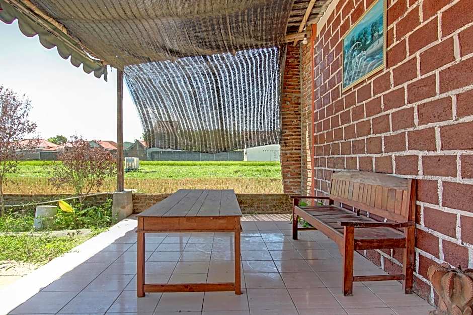 OYO Life 93010 Omah Bareng Syariah Sambisari