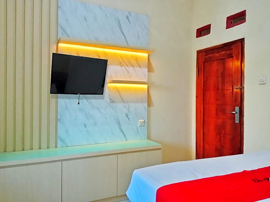 RedDoorz near Alun Alun Slawi