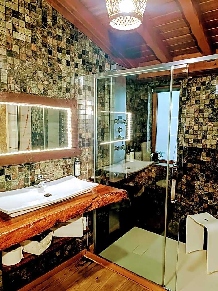 Casa Favo de Mel - Jacuzzi & Piscina - Refúgio na Montanha