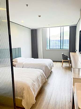 Twin Deluxe Room