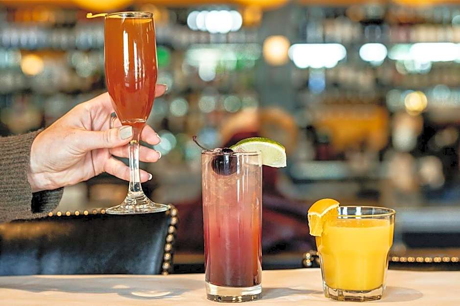 The Cloudveil, Autograph Collection