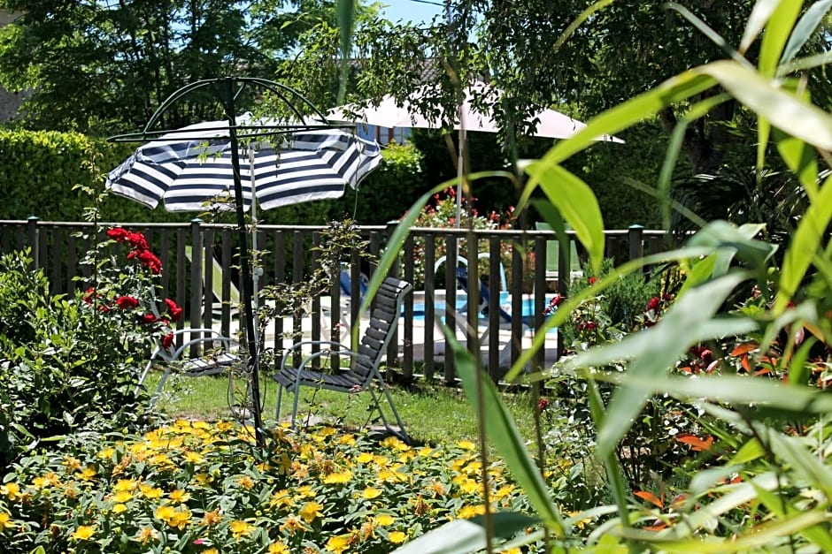 Logis Hotels- Auberge de la Tour - Hôtel et restaurant