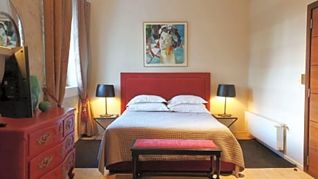 Suite-Scarlet-Confort-Salle de bain privée séparée-Vue sur Rue