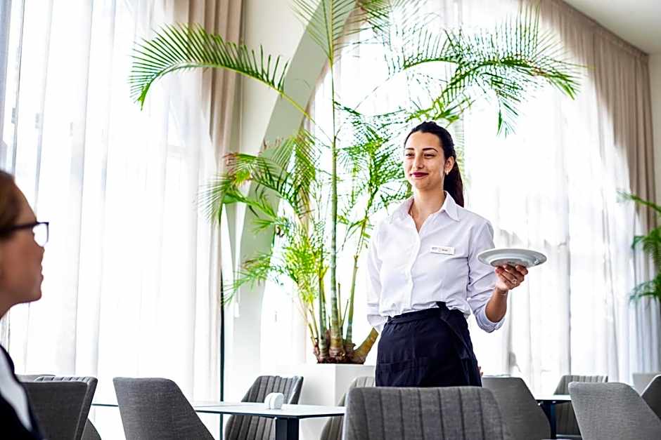 Louis Phaethon Beach