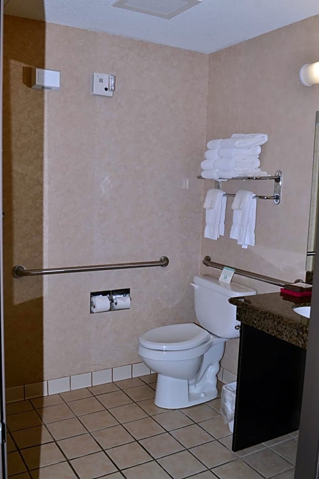Paola Inn and Suites