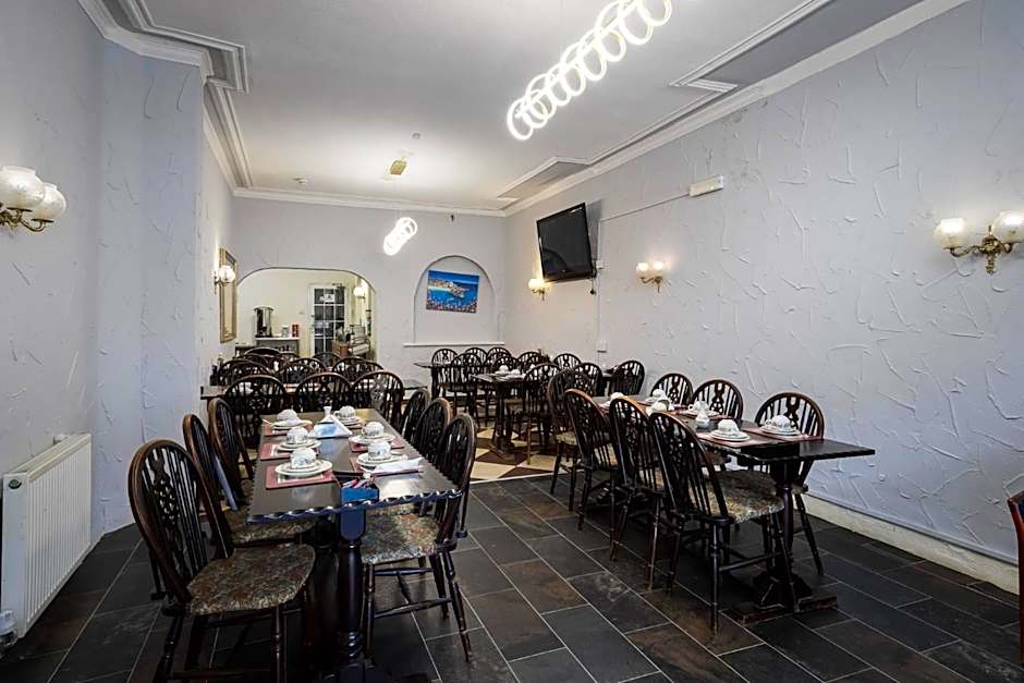 100 Pipers Hotel