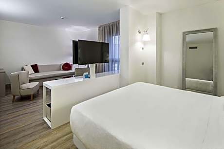 Junior Suite with extra bed (2 adults + 2 children)