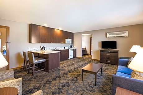 Suite-1 King Bed Non-Smoking Wet Bar Microwave Fridge Wi-Fi Full Breakfast