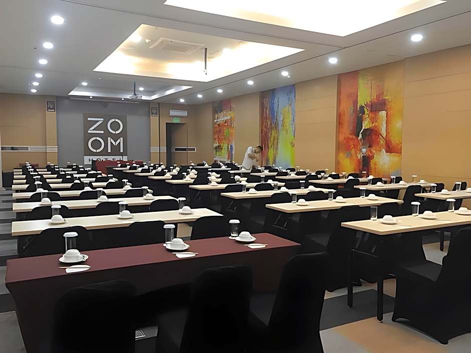 Zoom Dharmahusada Hotel