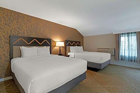 One-Bedroom Queen Suite with Two Queen Beds and Sofa Bed - Non-Smoking