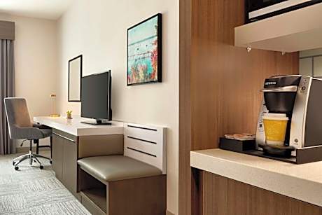 King Room with Courtyard View - Hearing Accessible