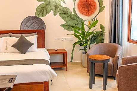 Superior King Room with City View