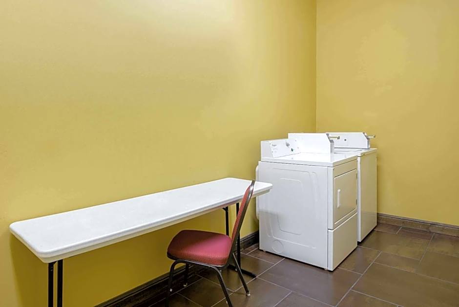 La Quinta Inn & Suites by Wyndham Eastland