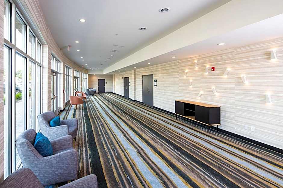 Holiday Inn & Suites Detroit - Troy by IHG