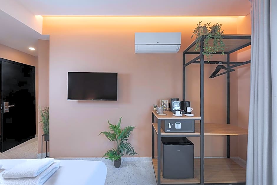 Clyde Athens by Nin&Bau