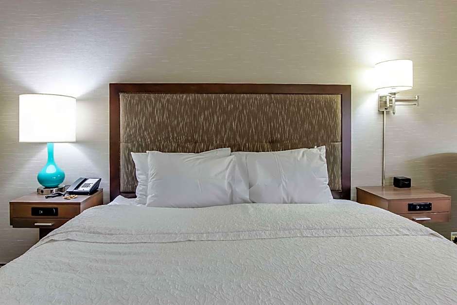 Foto 1 von 6 von 1 King Bed, Mobility Accessible, Bathtub