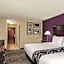 La Quinta Inn & Suites by Wyndham Louisville East