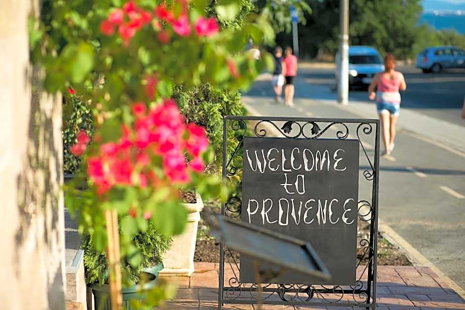 семеен хотел Прованс Ахелой