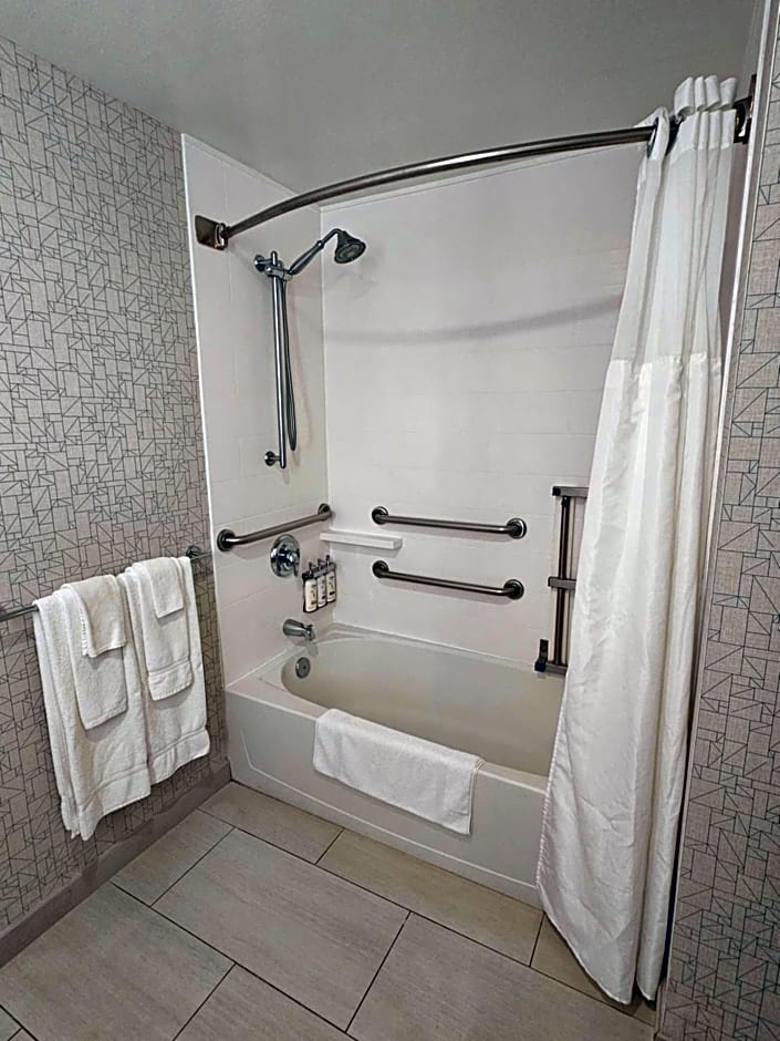 Holiday Inn Express Hotels & Suites Burlington by IHG