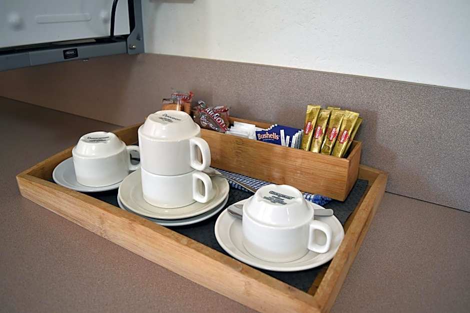 Ten Dollar Town Motel