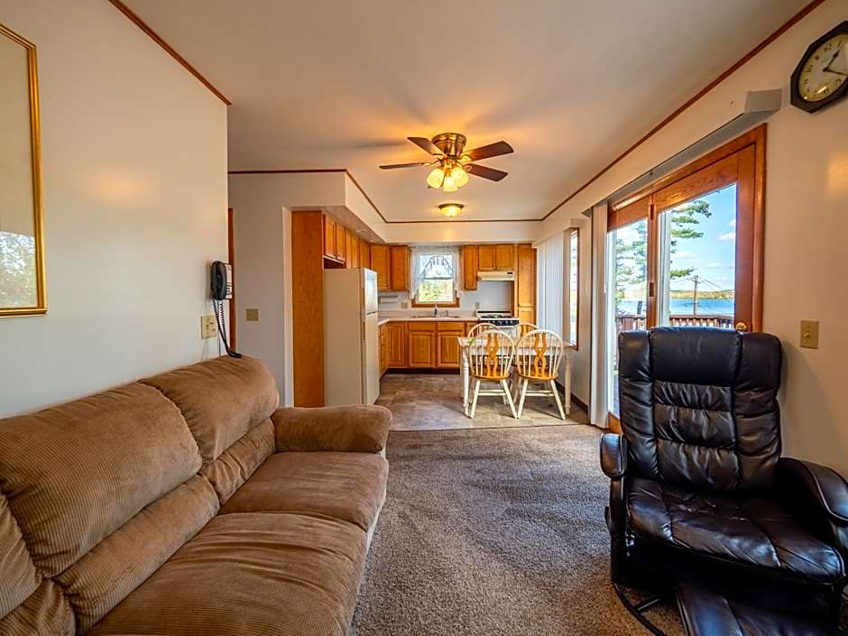 Lake 'N Pines Motel