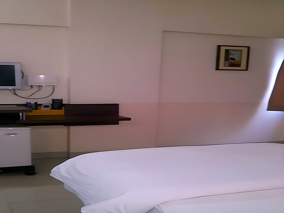 Hotel Savshanti Towers