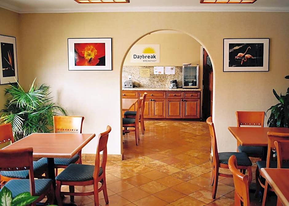 Days Inn by Wyndham Anaheim Near the Park