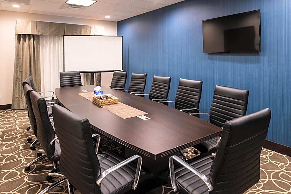 Holiday Inn Express & Suites Bakersfield Airport By IHG