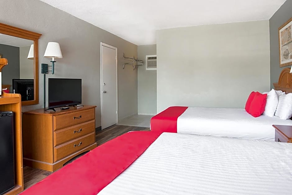 OYO Hotel Mustang Silver Spring FL