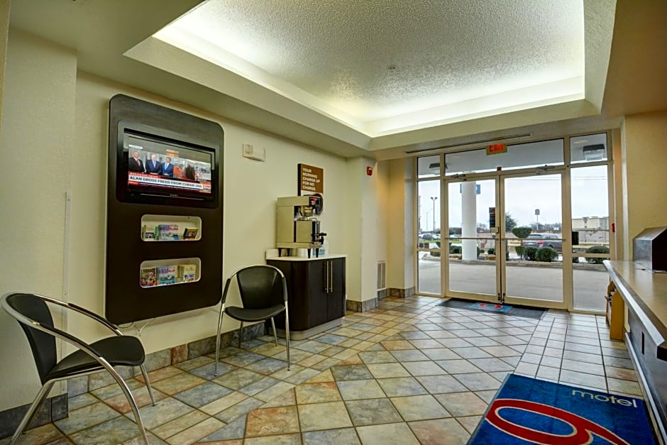 Motel 6-Denison, TX