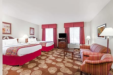 2 Queen Beds Smoking Studio Suite