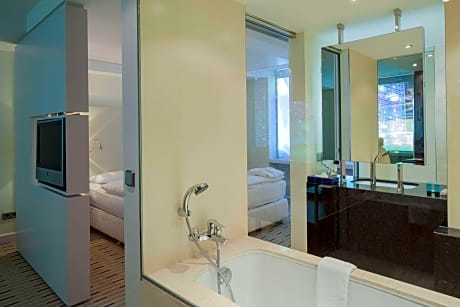STUDIO, SUITE, DOUBLE BED, NO WINDOW