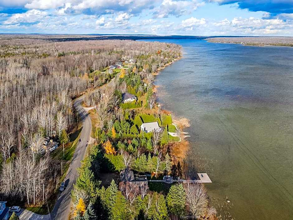 Serene Lakefront Retreat Explore & Unwind