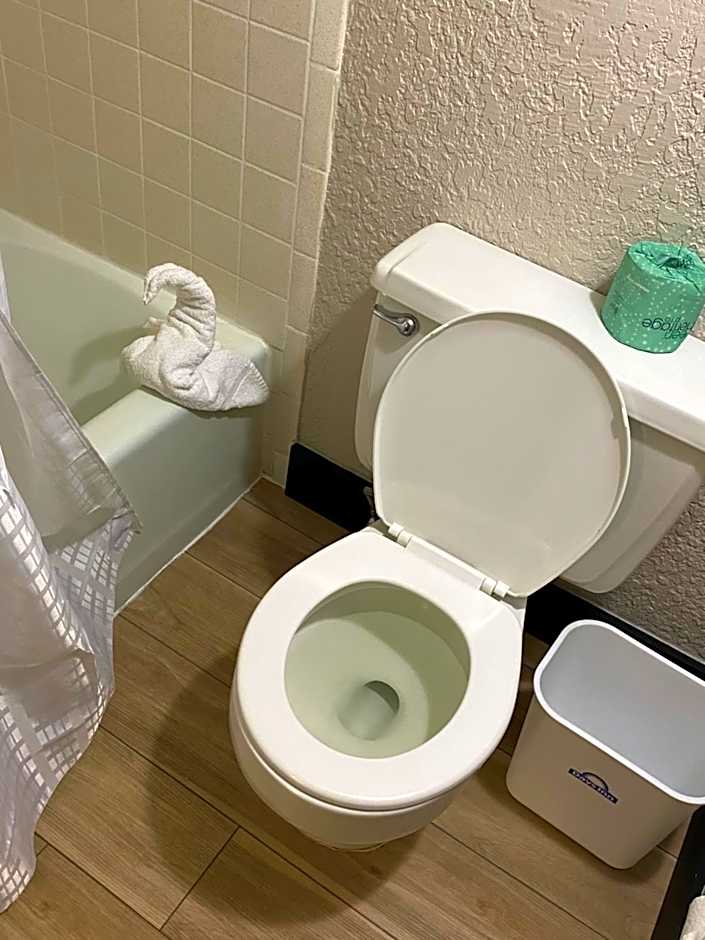 Days Inn & Suites by Wyndham Fort Pierce Midtown