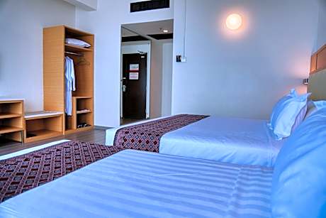 Deluxe Triple Suite with Sea View