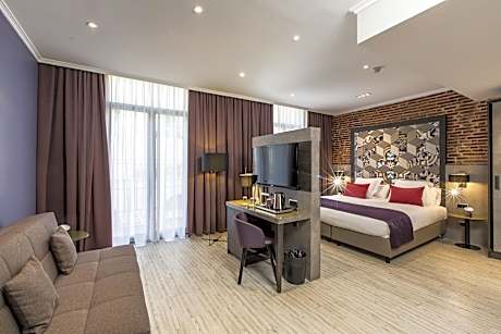 Deluxe Family Room