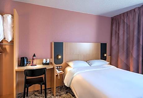Accessible Double Room - No Bathtub