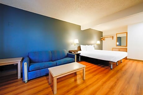 Premium King Bed with Kitchenette