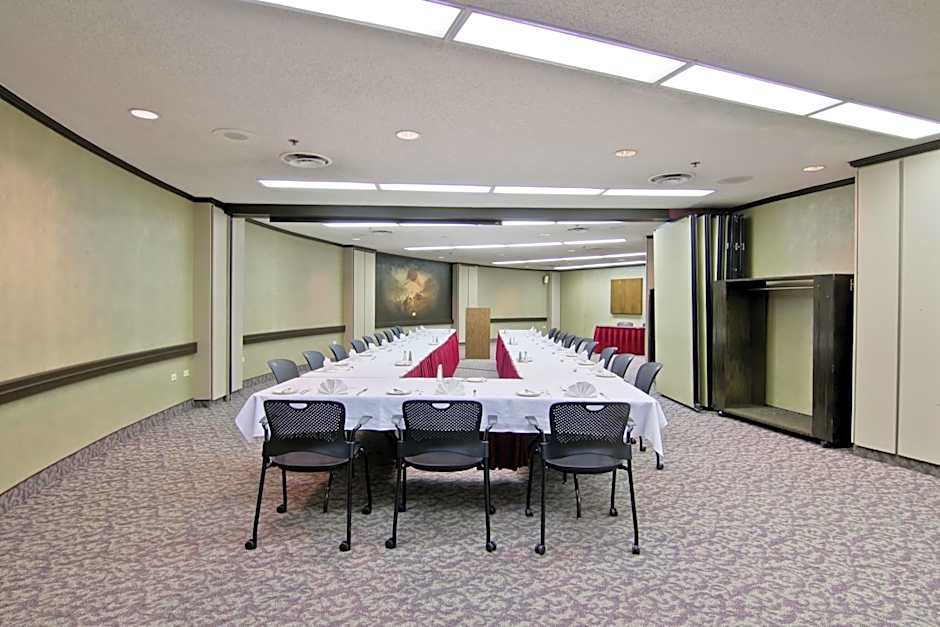 Chateau Lacombe Hotel